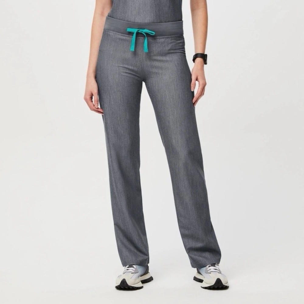 Figs Livingston Basic Scrub Pants Graphite
Size medium